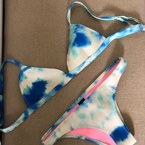 TRIANGL TIE DYE SWIMSUIT SET